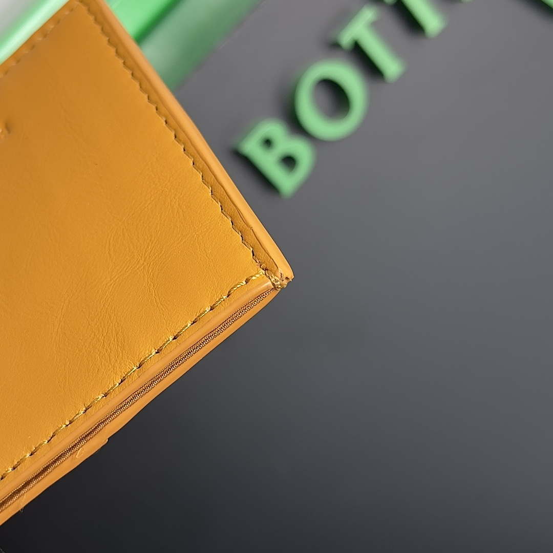 Bottega Veneta BV 649597 Cassette Credit Card Case bv70040