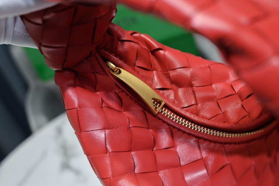Bottega Veneta BV 651876 mini Jodie Red