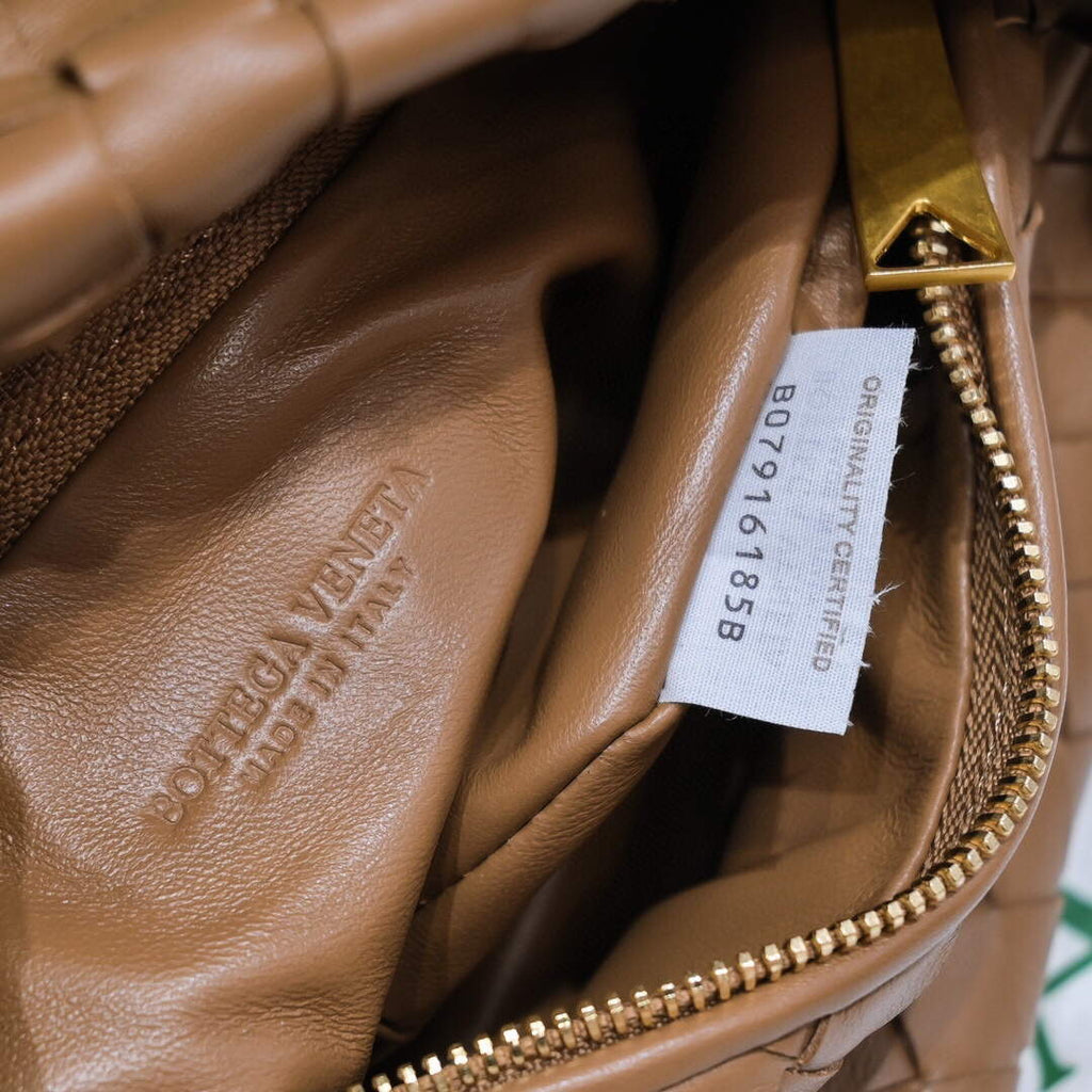 Bottega Veneta BV 651876 mini Jodie Borwn