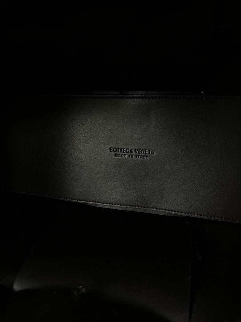Bottega Veneta BV 652867 Arco Tote Intreccio shearling Black