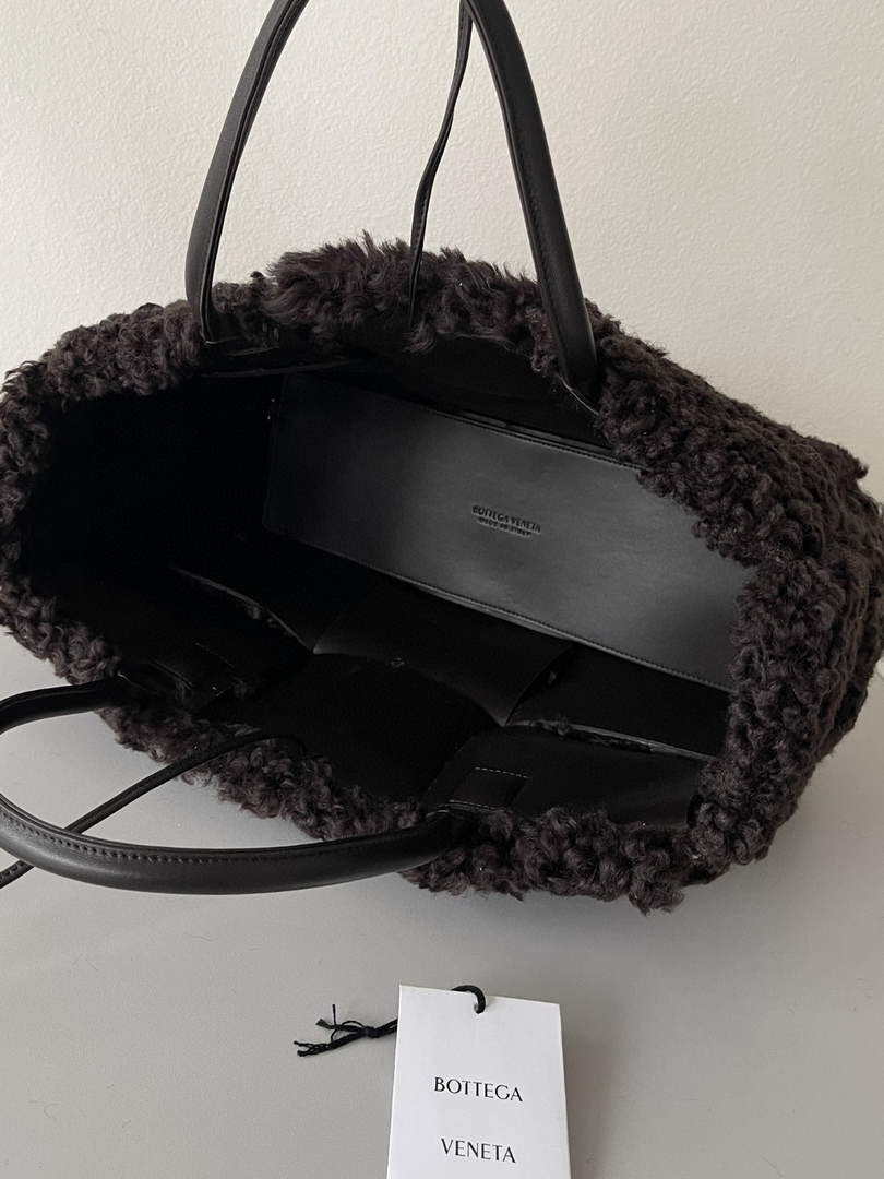 Bottega Veneta BV 652867 Arco Tote Intreccio shearling Black - Default Title - View 9