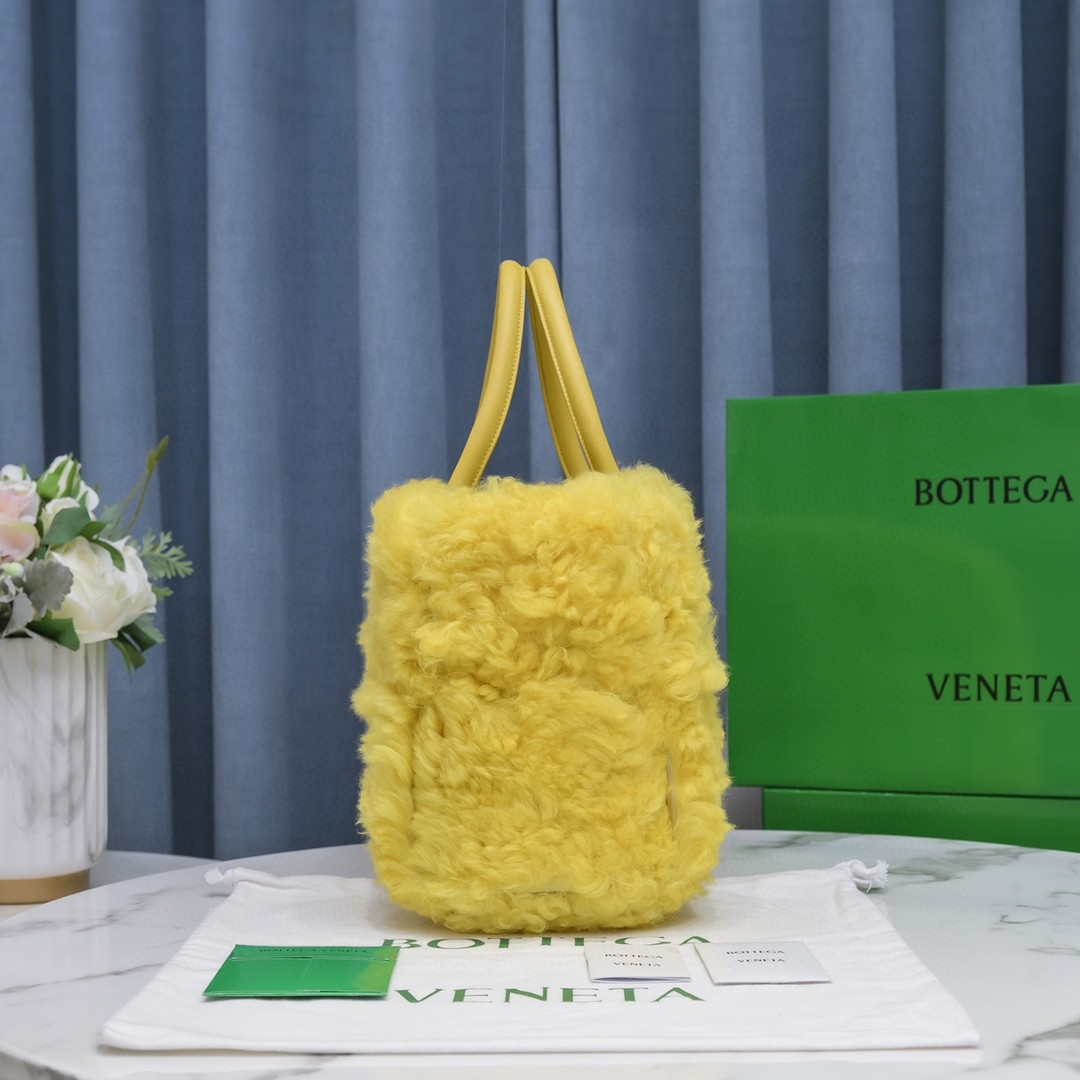 Bottega Veneta BV 652867 Arco Tote Intreccio shearling Yellow - Default Title - View 3