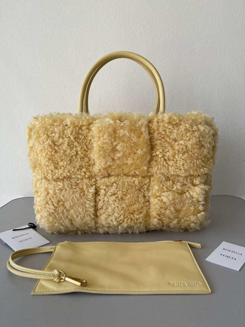 Bottega Veneta BV 652867 Arco Tote Intreccio shearling Light Yellow - Default Title - View 1