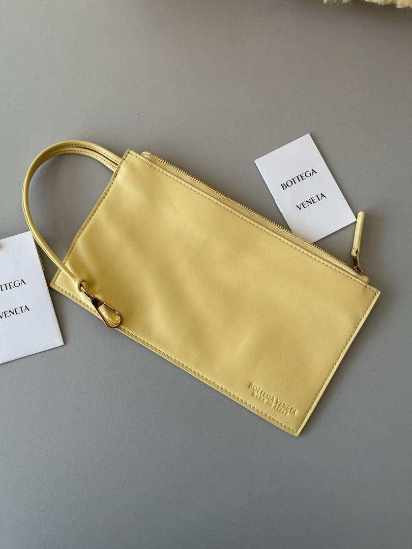 Bottega Veneta BV 652867 Arco Tote Intreccio shearling Light Yellow