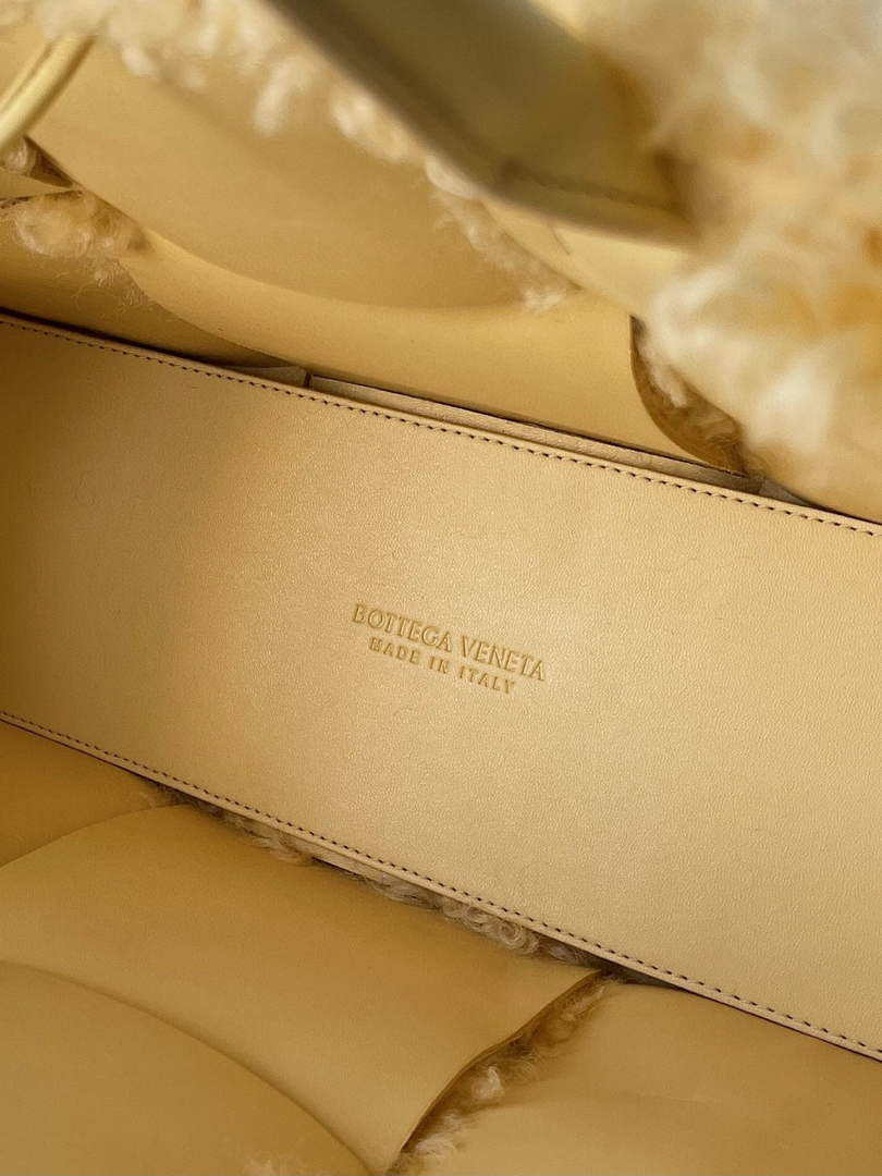 Bottega Veneta BV 652867 Arco Tote Intreccio shearling Light Yellow