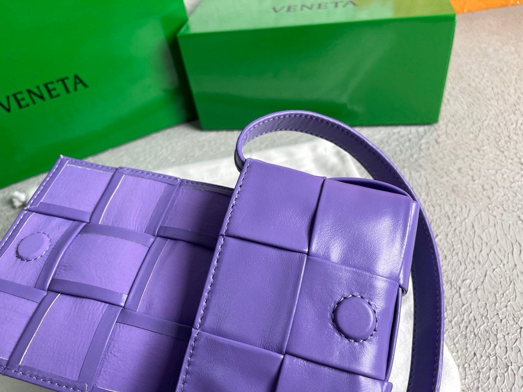 Bottega Veneta BV 666688 Cassette Shoulder Bag 33993 Purple