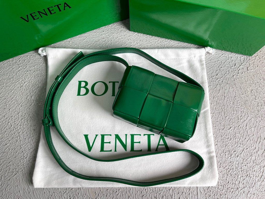 Bottega Veneta BV 666688 Cassette Shoulder Bag 33993 Dark Green