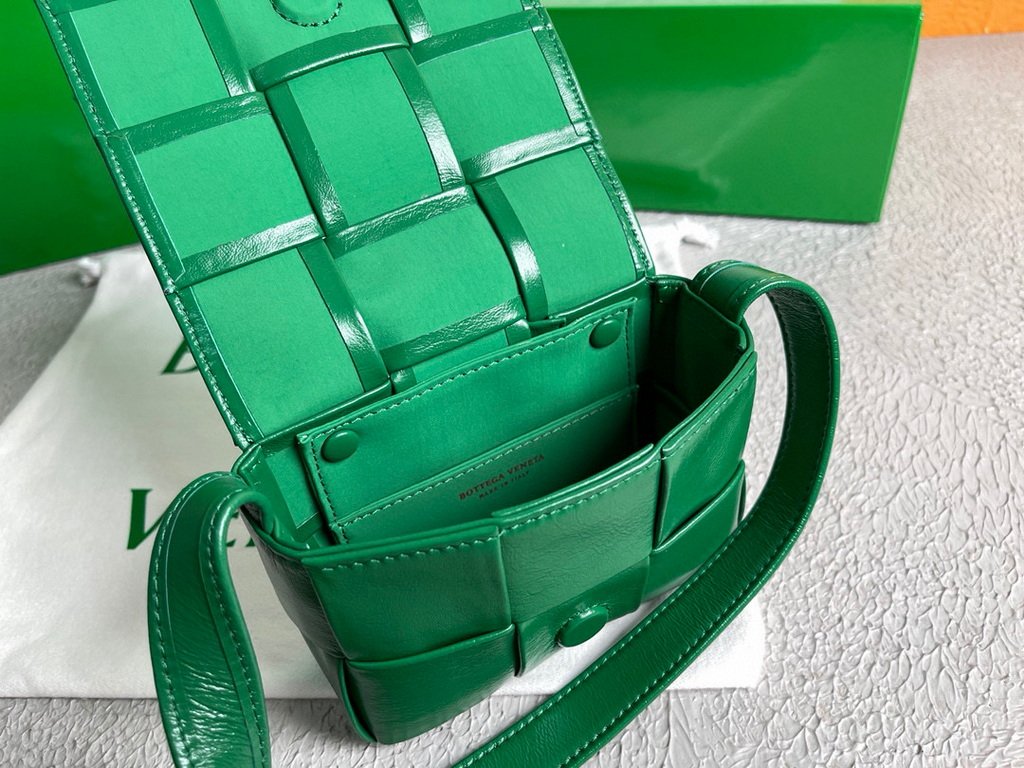 Bottega Veneta BV 666688 Cassette Shoulder Bag 33993 Dark Green