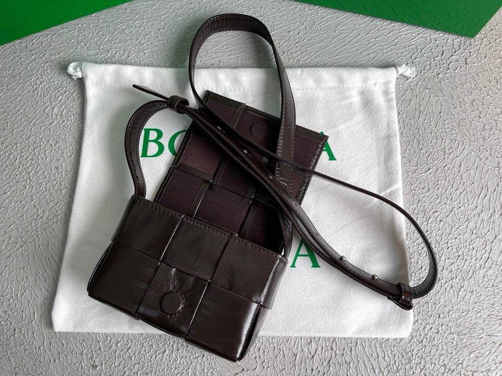 Bottega Veneta BV 666688 Cassette Shoulder Bag 33993 Dark Brown