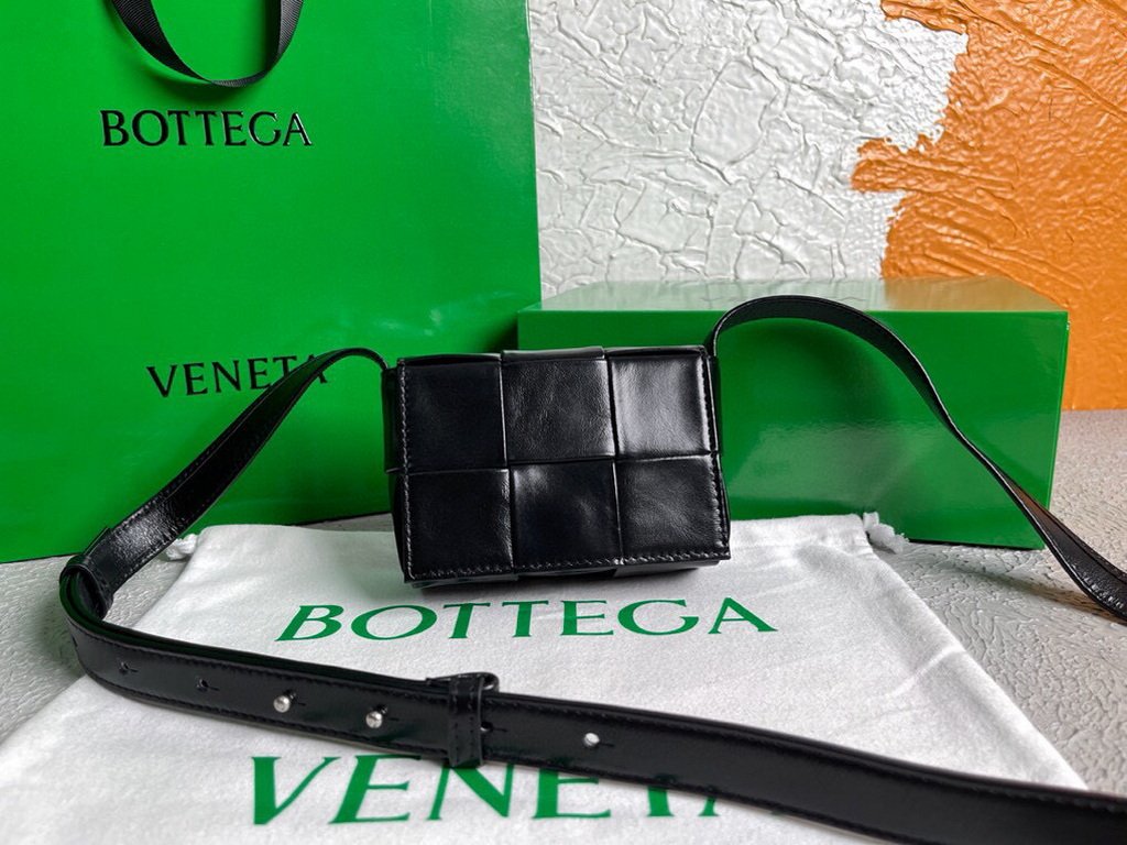 Bottega Veneta BV 666688 Cassette Shoulder Bag 33993 Black