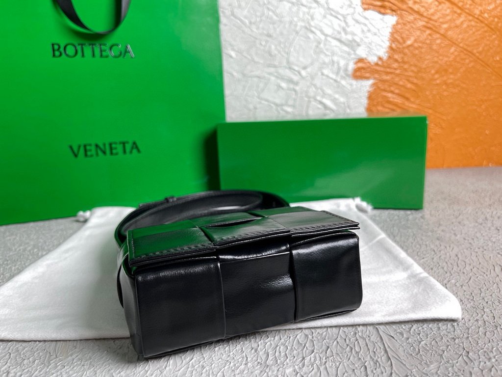 Bottega Veneta BV 666688 Cassette Shoulder Bag 33993 Black