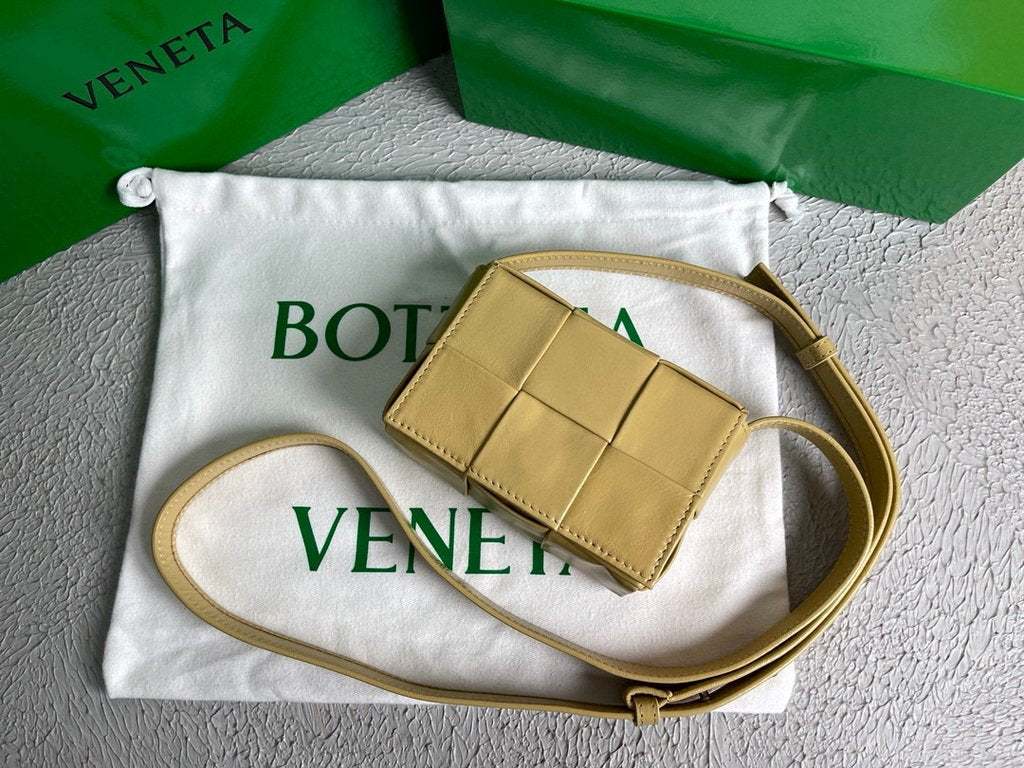 Bottega Veneta BV 666688 Cassette Shoulder Bag 33993 Apricot