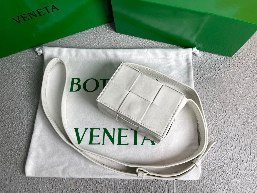 Bottega Veneta BV 666688 Cassette Shoulder Bag 33993 White