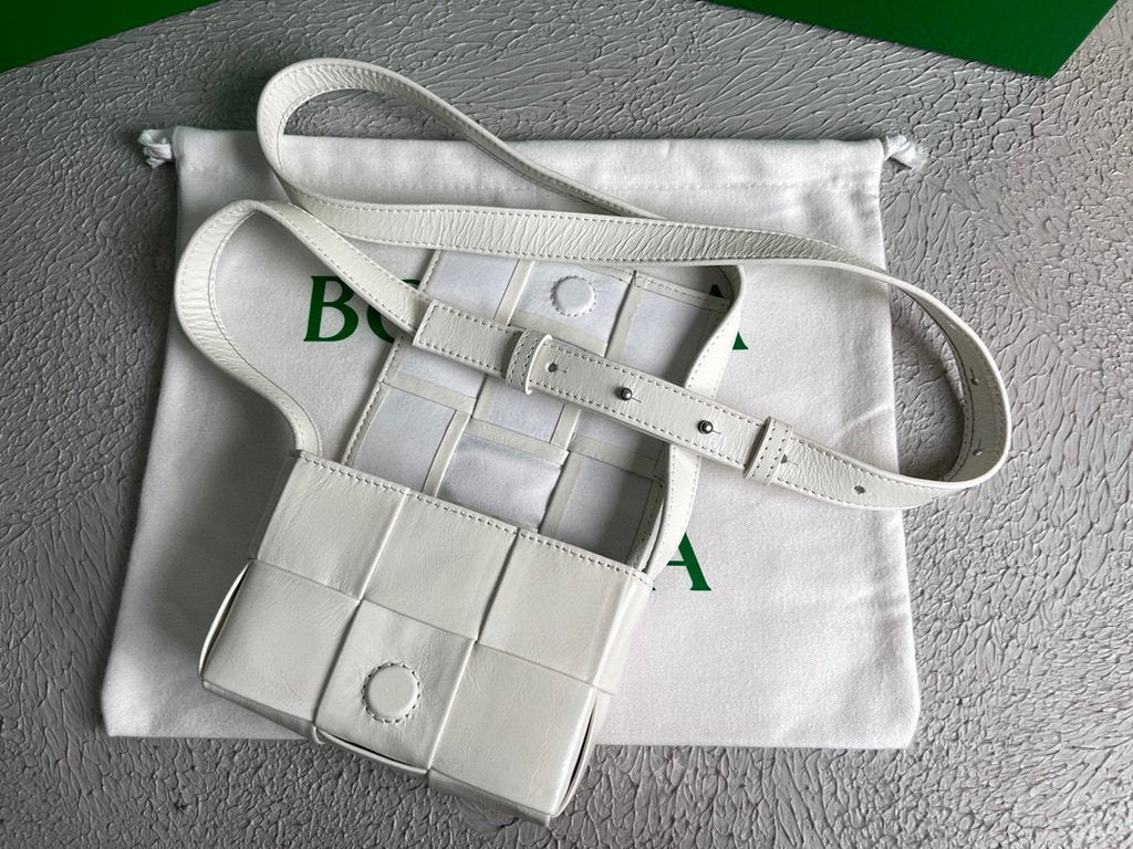 Bottega Veneta BV 666688 Cassette Shoulder Bag 33993 White
