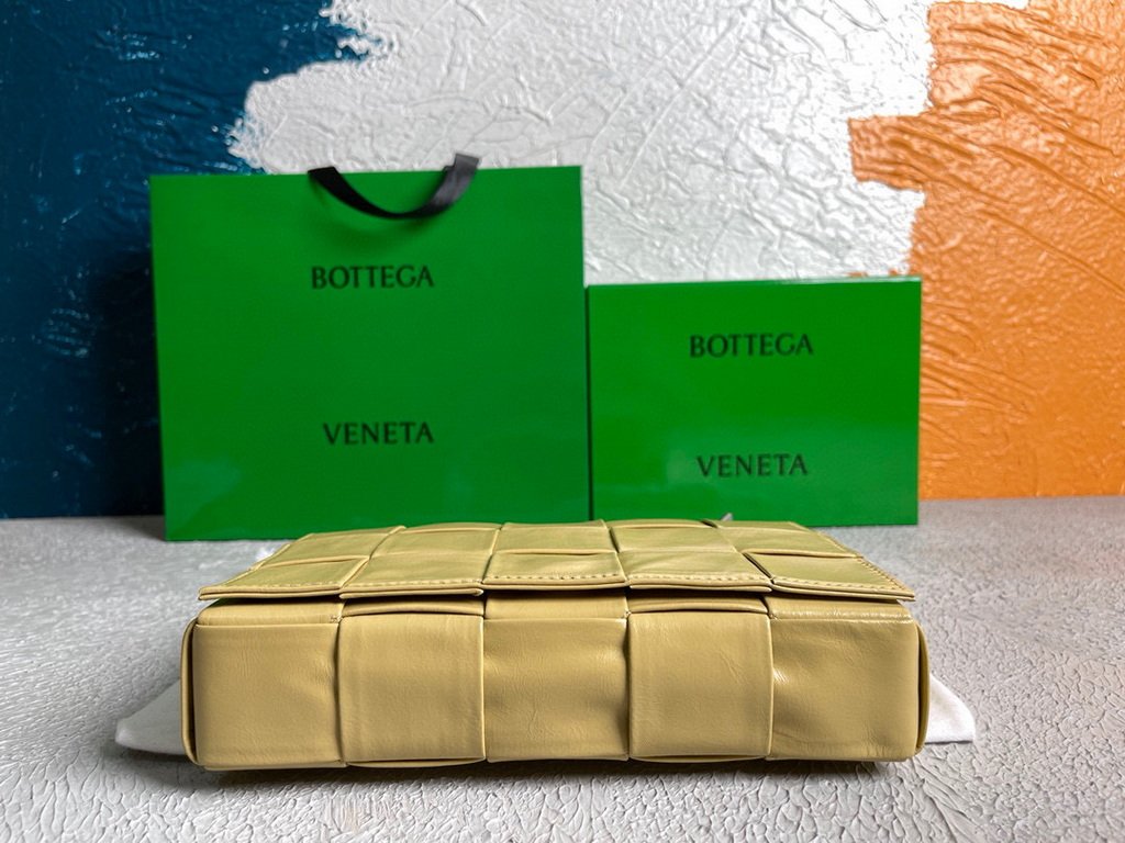 Bottega Veneta BV 667298 Cassette Cross-body Bag 33993 Apricot
