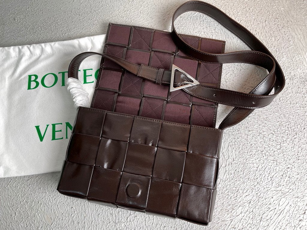 Bottega Veneta BV 667298 Cassette Cross-body Bag 33993 Dark Brown