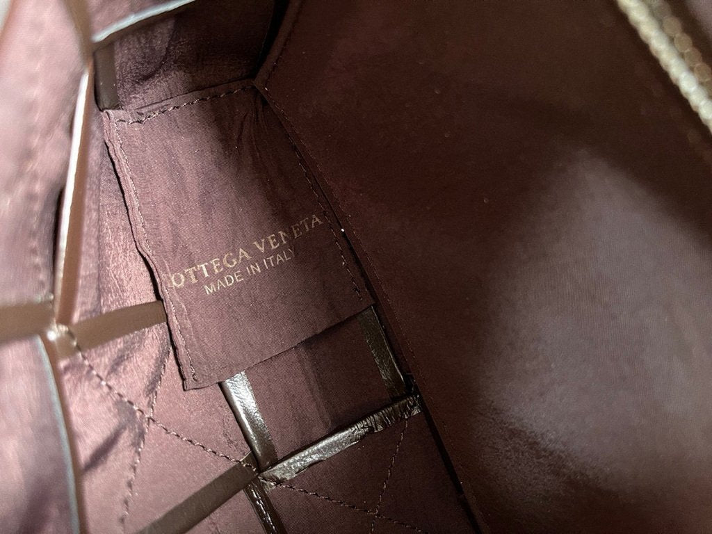 Bottega Veneta BV 667298 Cassette Cross-body Bag 33993 Dark Brown