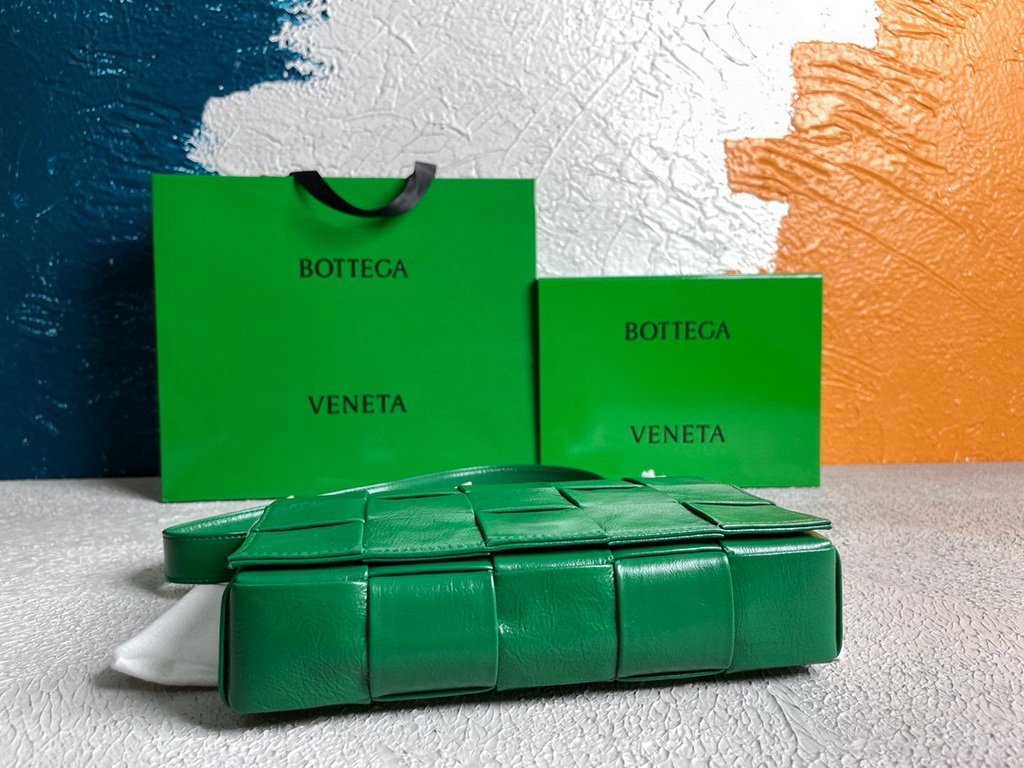 Bottega Veneta BV 667298 Cassette Cross-body Bag 33993 Green
