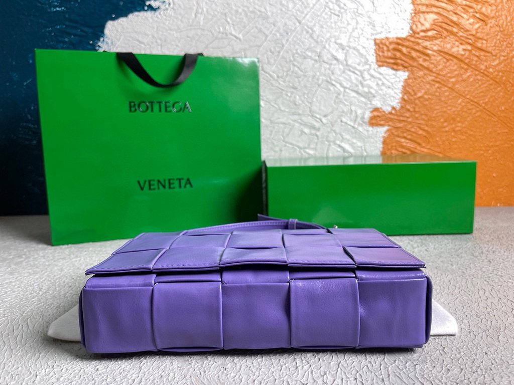 Bottega Veneta BV 667298 Cassette Cross-body Bag 33993 Purple