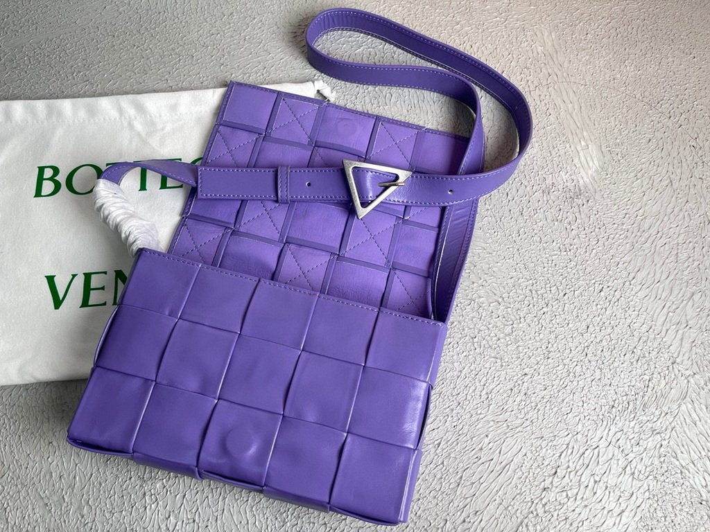 Bottega Veneta BV 667298 Cassette Cross-body Bag 33993 Purple