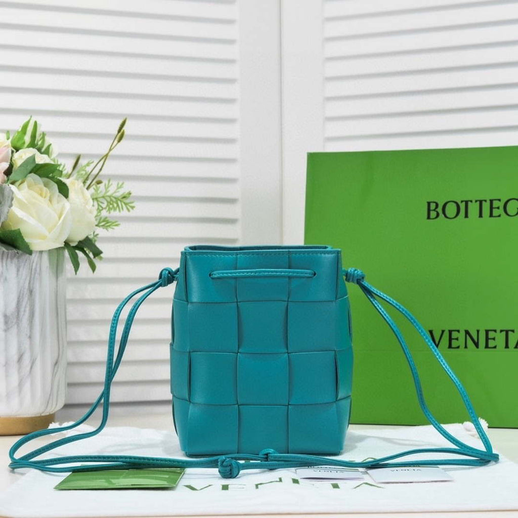 Bottega Veneta BV 680218 Small Cassette Cross-Body Bucket Blue