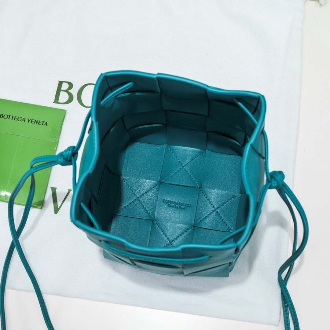 Bottega Veneta BV 680218 Small Cassette Cross-Body Bucket Blue - Default Title - View 6
