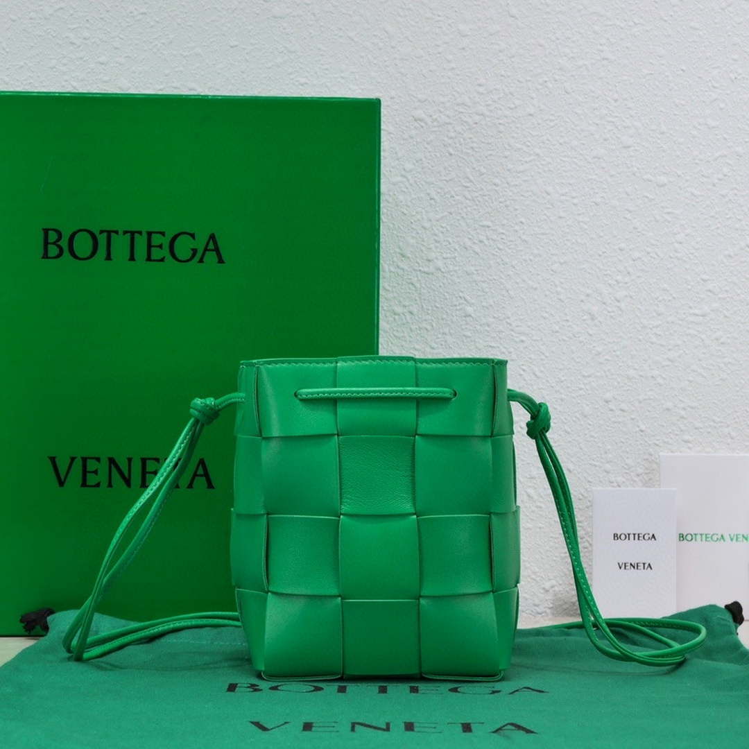 Bottega Veneta BV 680218 Small Cassette Cross-Body Bucket Green - Default Title - View 2