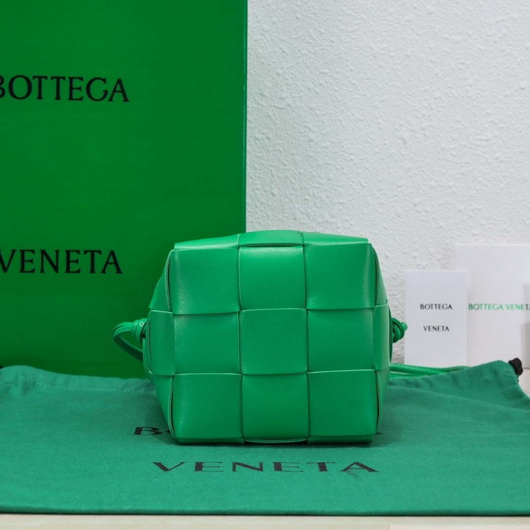 Bottega Veneta BV 680218 Small Cassette Cross-Body Bucket Green - Default Title - View 3
