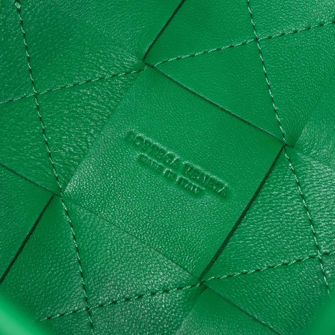 Bottega Veneta BV 680218 Small Cassette Cross-Body Bucket Green