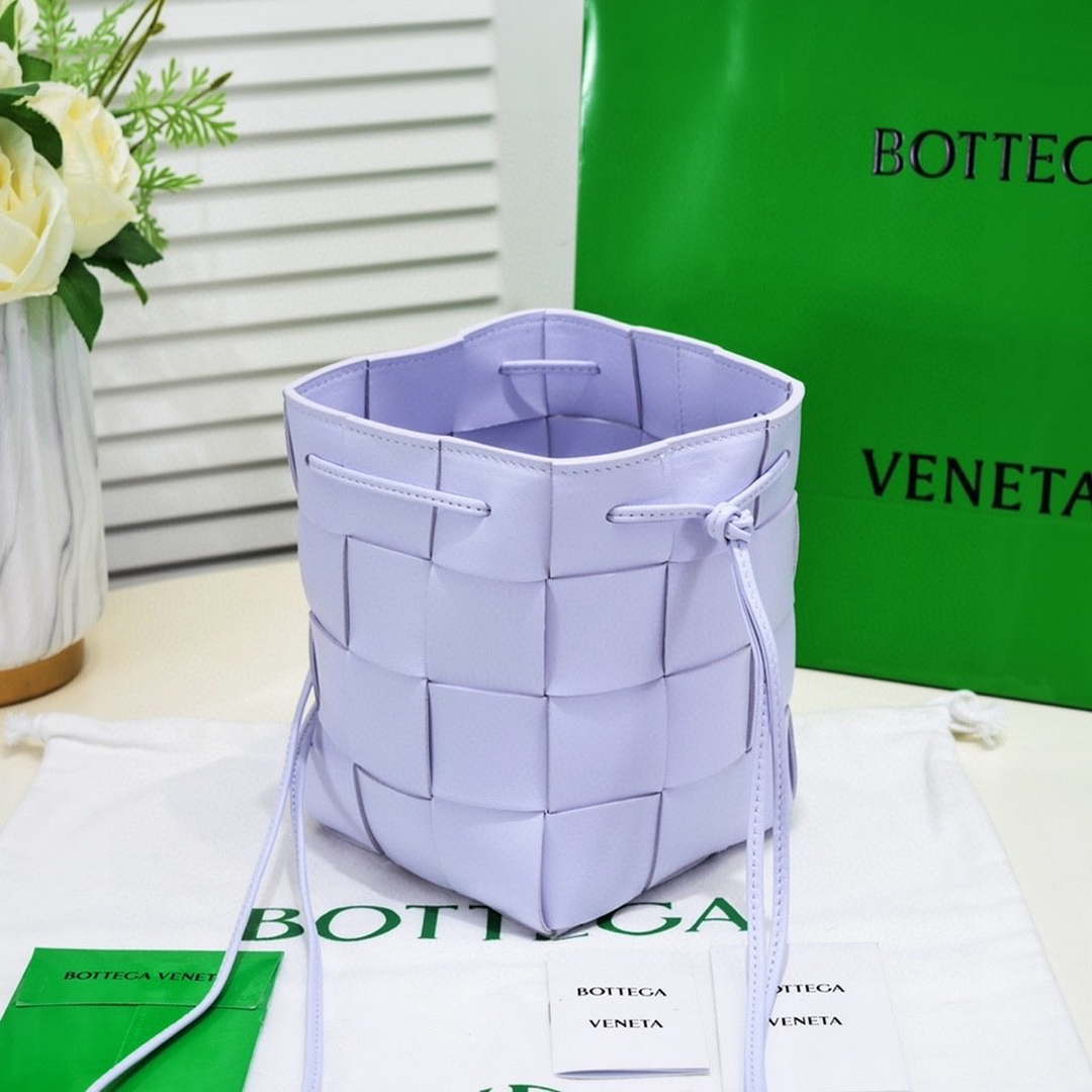 Bottega Veneta BV 680218 Small Cassette Cross-Body Bucket Light Purple - Default Title - View 5