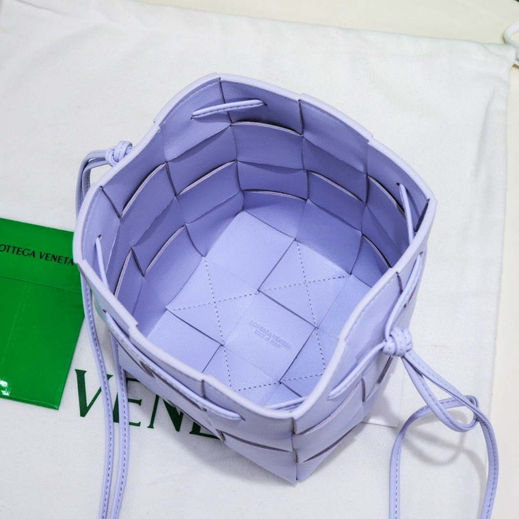 Bottega Veneta BV 680218 Small Cassette Cross-Body Bucket Light Purple