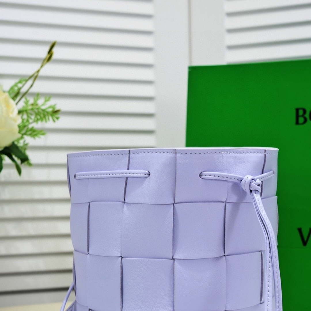 Bottega Veneta BV 680218 Small Cassette Cross-Body Bucket Light Purple - Default Title - View 7