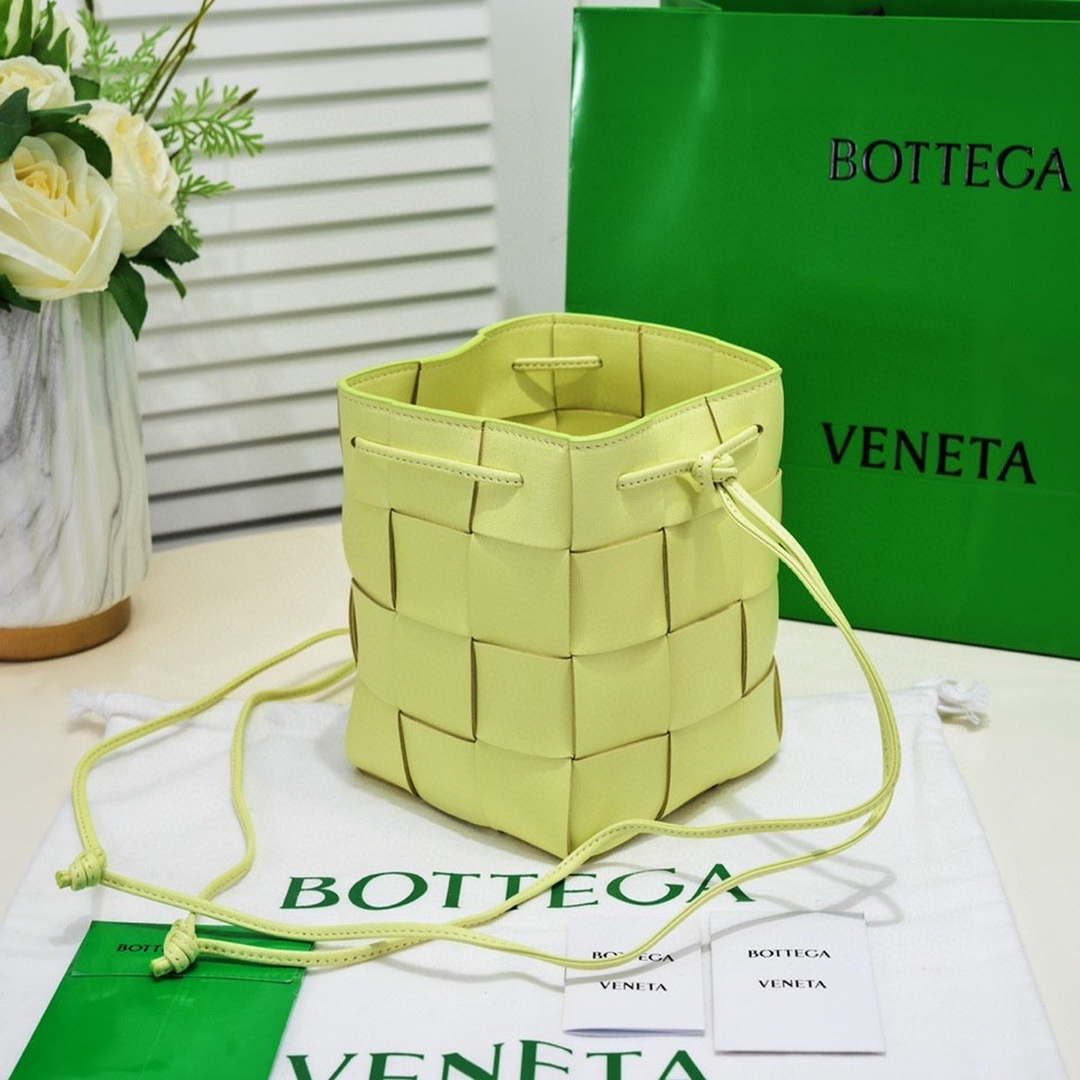 Bottega Veneta BV 680218 Small Cassette Cross-Body Bucket Yellow