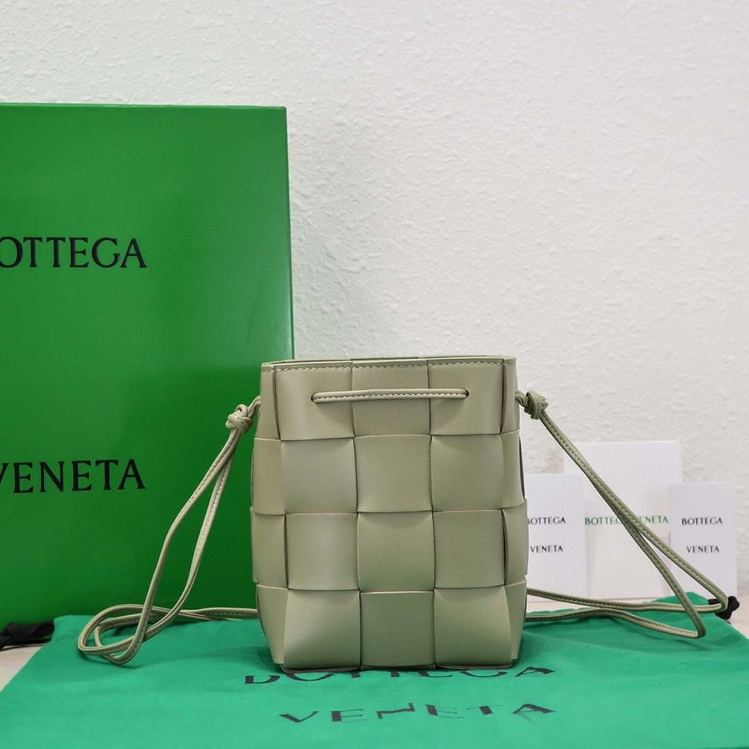 Bottega Veneta BV 680218 Small Cassette Cross-Body Bucket Matcha green - Default Title - View 1
