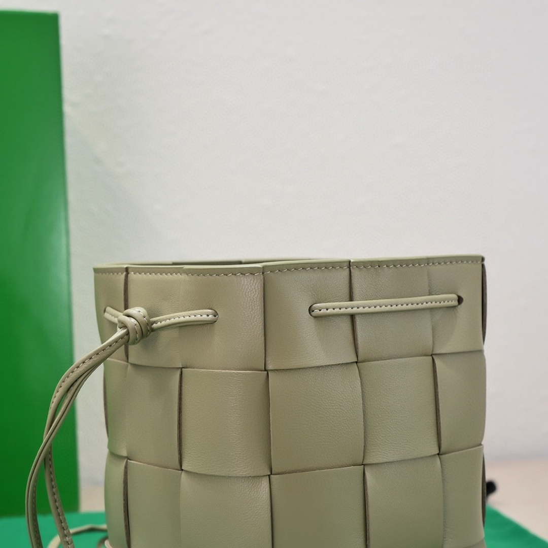 Bottega Veneta BV 680218 Small Cassette Cross-Body Bucket Matcha green - Default Title - View 6