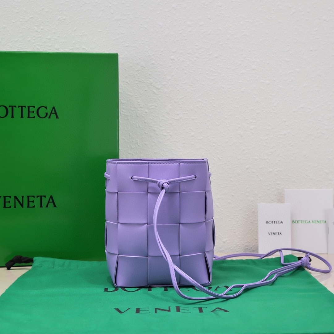 Bottega Veneta BV 680218 Small Cassette Cross-Body Bucket Purple