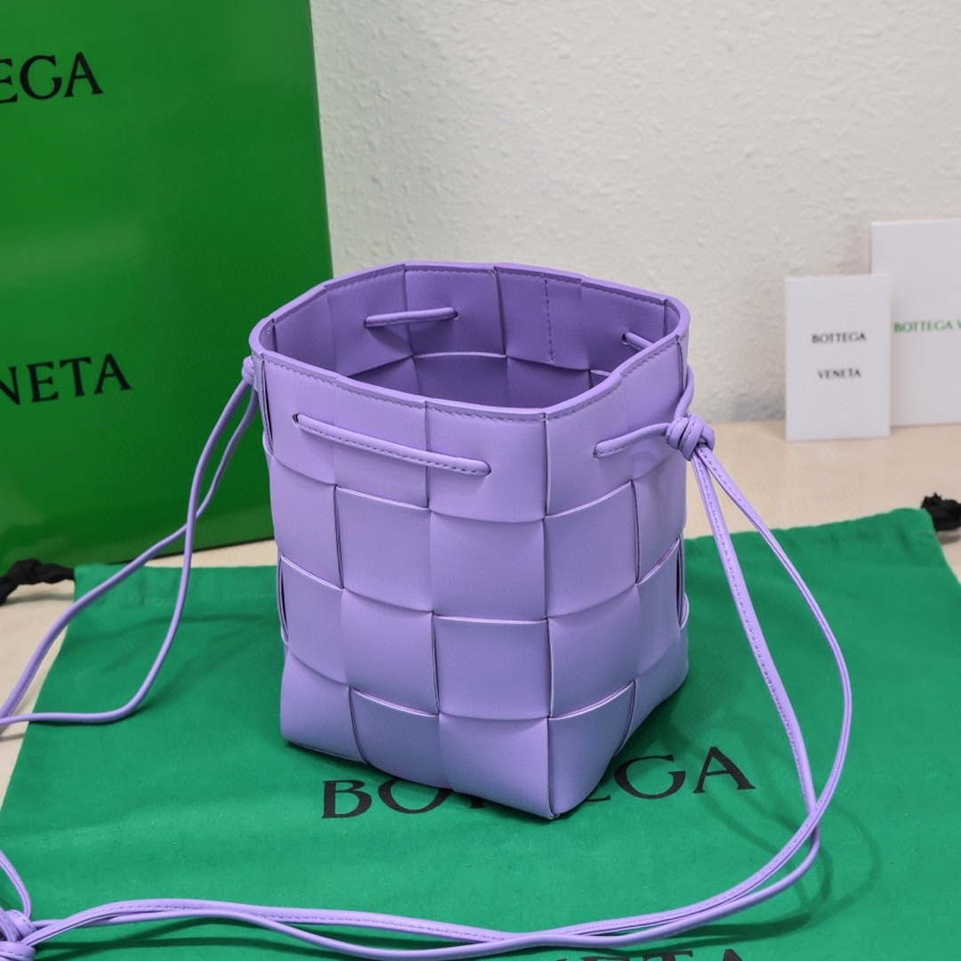 Bottega Veneta BV 680218 Small Cassette Cross-Body Bucket Purple - Default Title - View 4