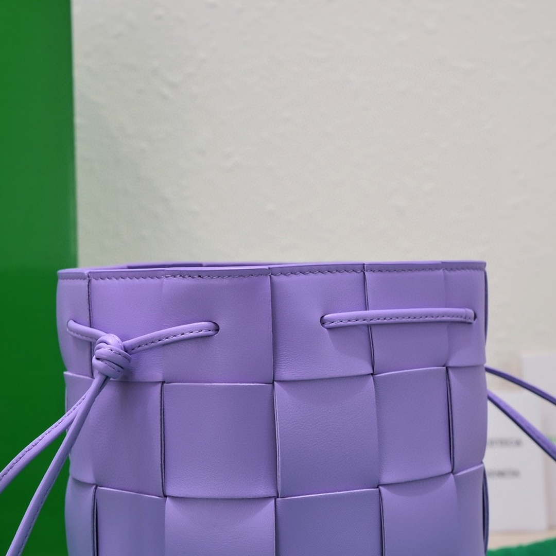 Bottega Veneta BV 680218 Small Cassette Cross-Body Bucket Purple