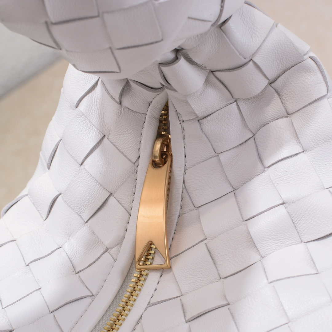 Bottega Veneta BV 690225 Teen Jodie intrecciato leather shoulder bag White