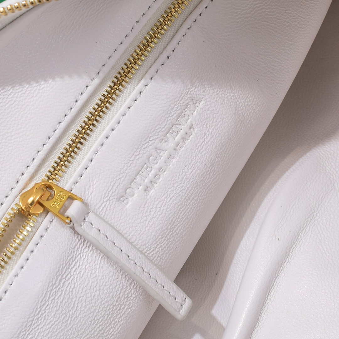Bottega Veneta BV 690225 Teen Jodie intrecciato leather shoulder bag White - Default Title - View 8