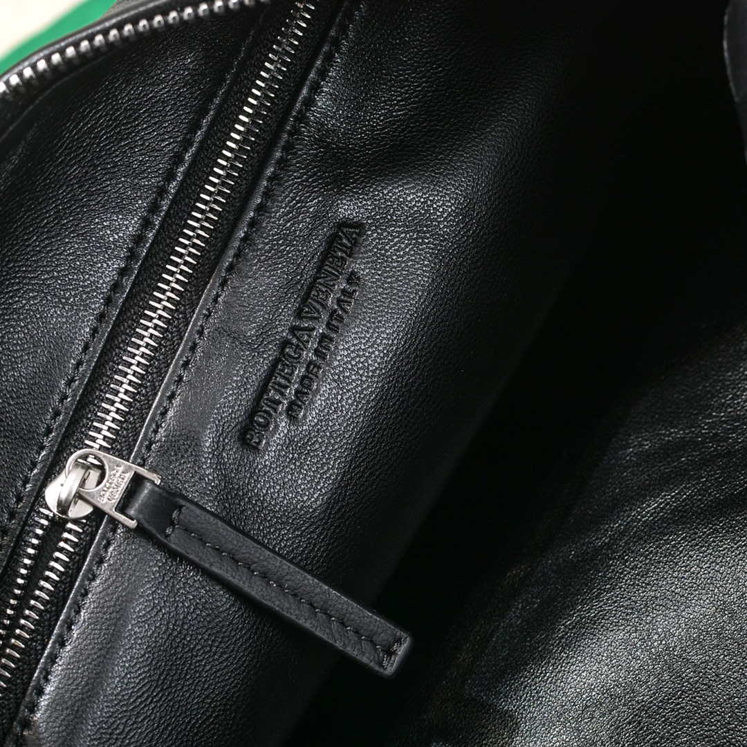 Bottega Veneta BV 690225 Teen Jodie intrecciato leather shoulder bag Black - Default Title - View 8