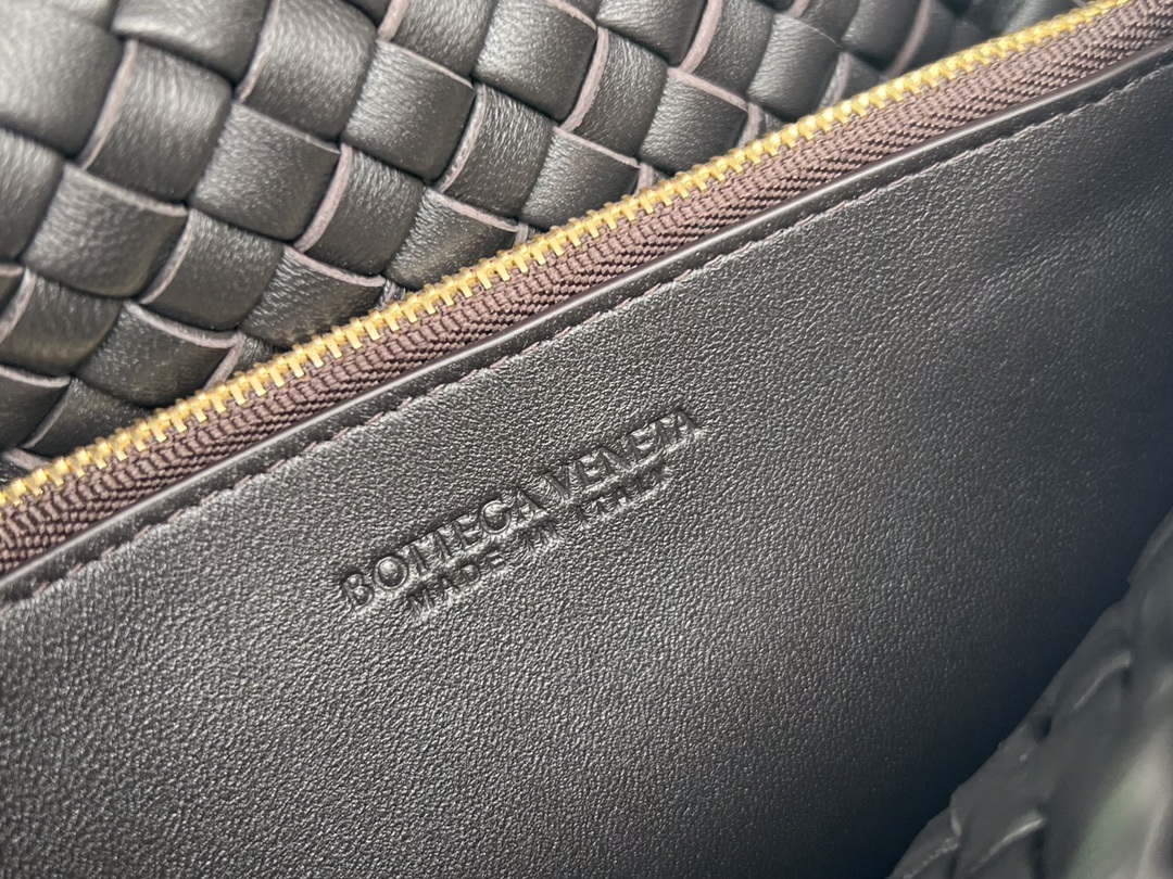 Bottega Veneta BV 709418 Small Cobble Shoulder Bag Drak Brown
