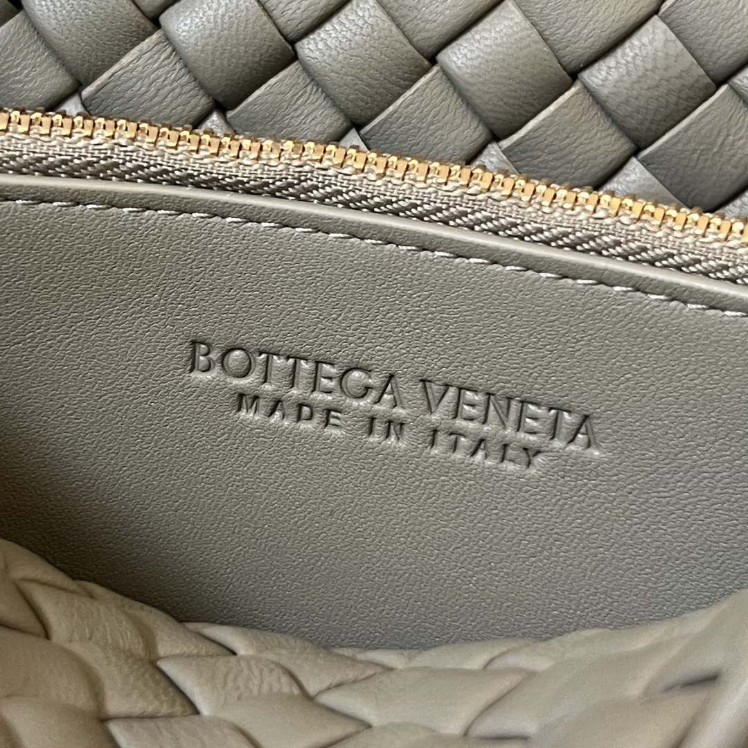 Bottega Veneta BV 709418 Small Cobble Shoulder Bag Gray