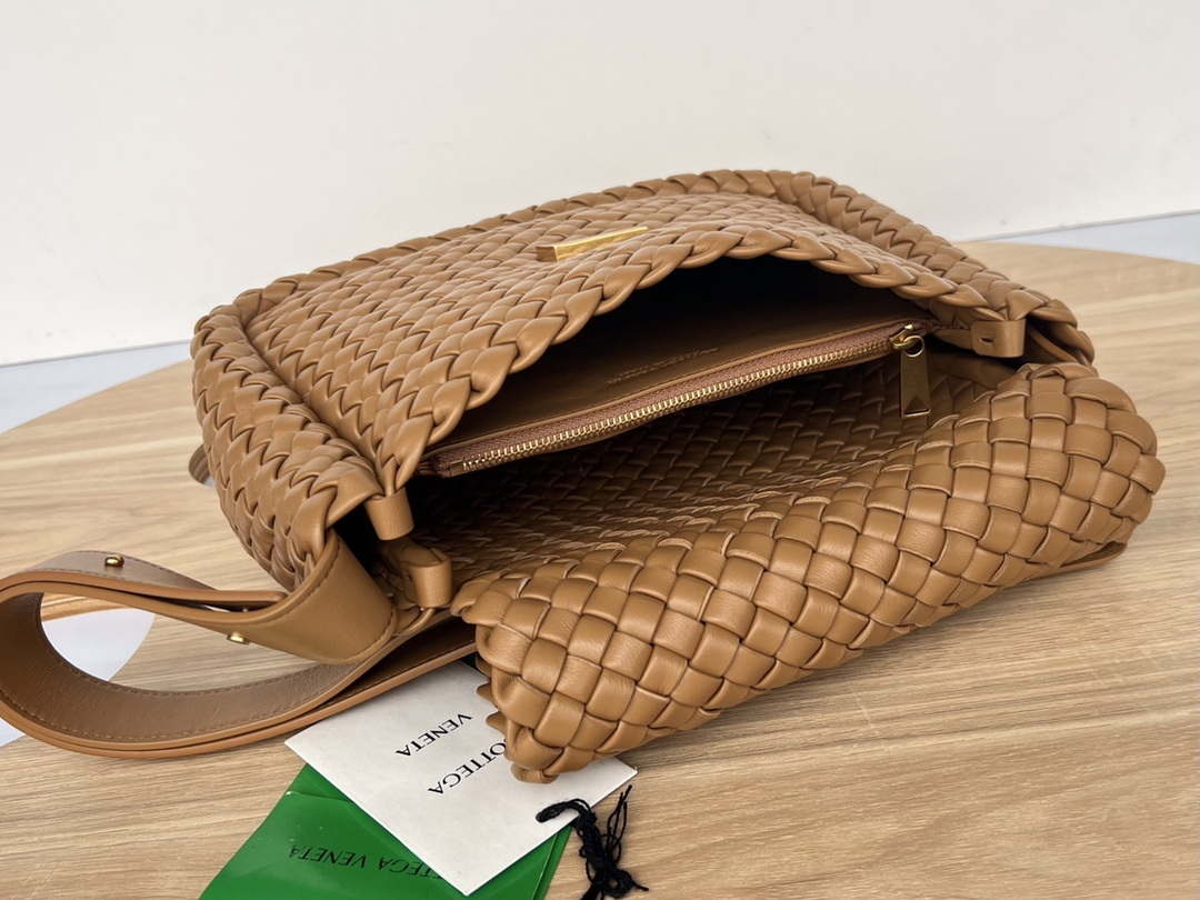 Bottega Veneta BV 709418 Small Cobble Shoulder Bag Tan
