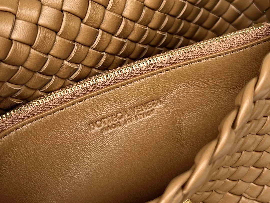 Bottega Veneta BV 709418 Small Cobble Shoulder Bag Tan