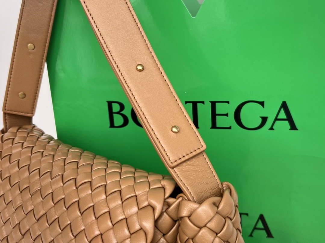 Bottega Veneta BV 709418 Small Cobble Shoulder Bag Tan