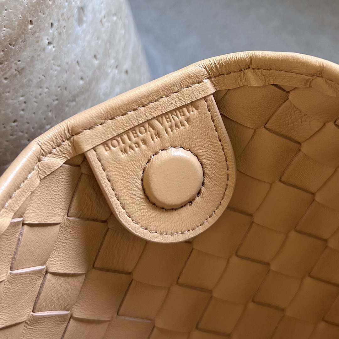 Bottega Veneta BV 716082 Sardine Apricot