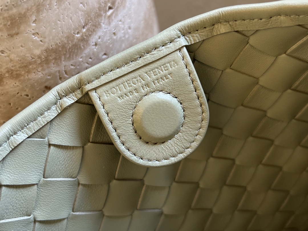 Bottega Veneta BV 716082 Sardine Travertine