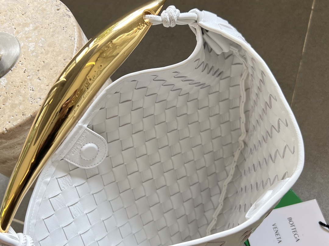 Bottega Veneta BV 716082 Sardine White