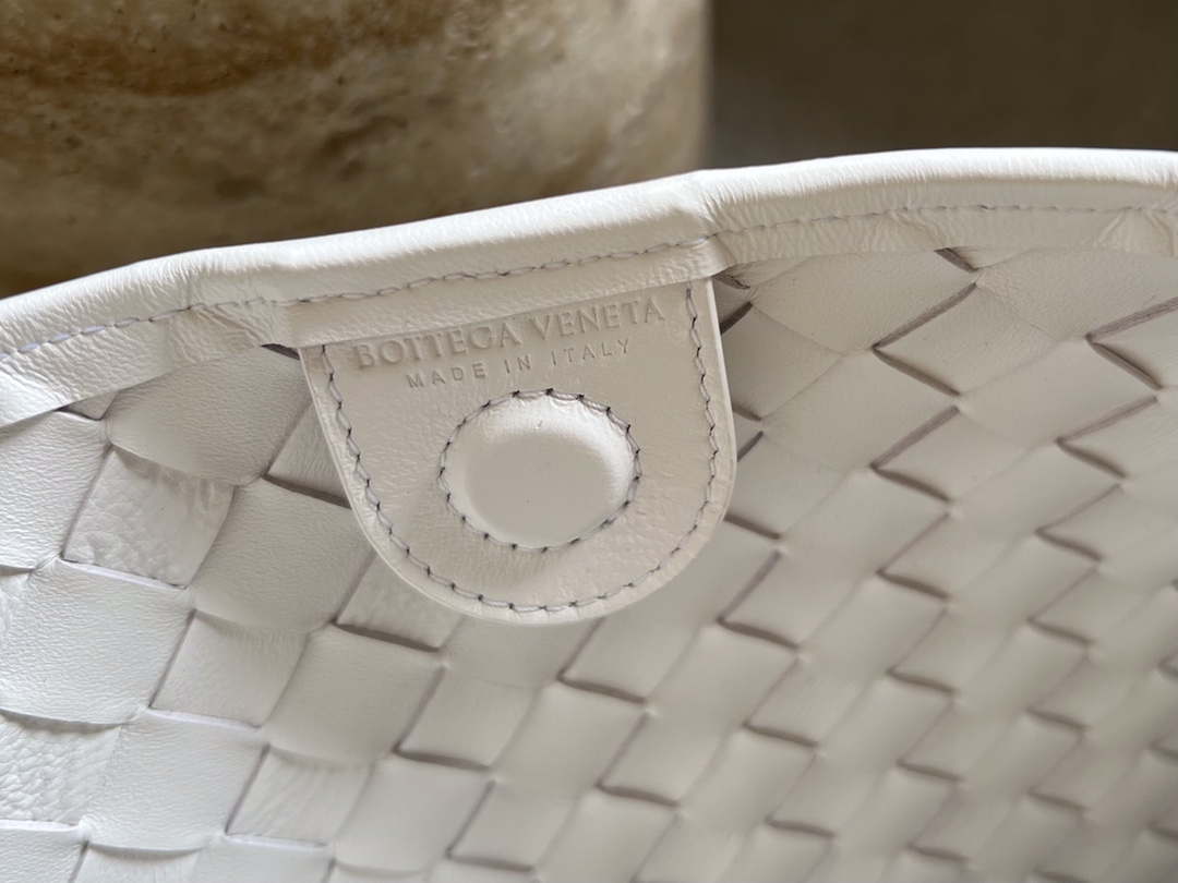 Bottega Veneta BV 716082 Sardine White